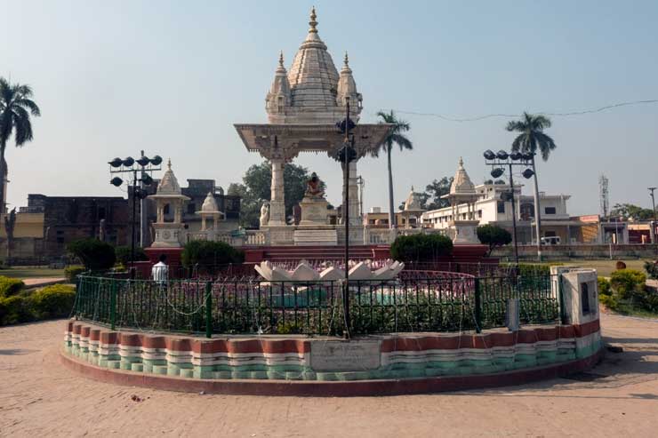 Varanasi Ayodhya Prayagraj tour with Khajuraho